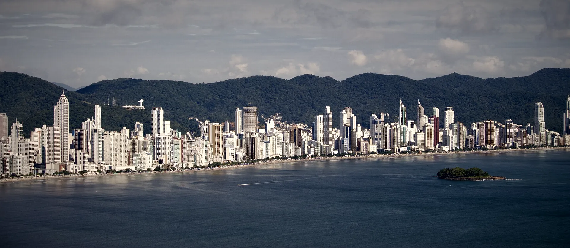Senna Tower FG Empreendimentos — Balneário Camboriú